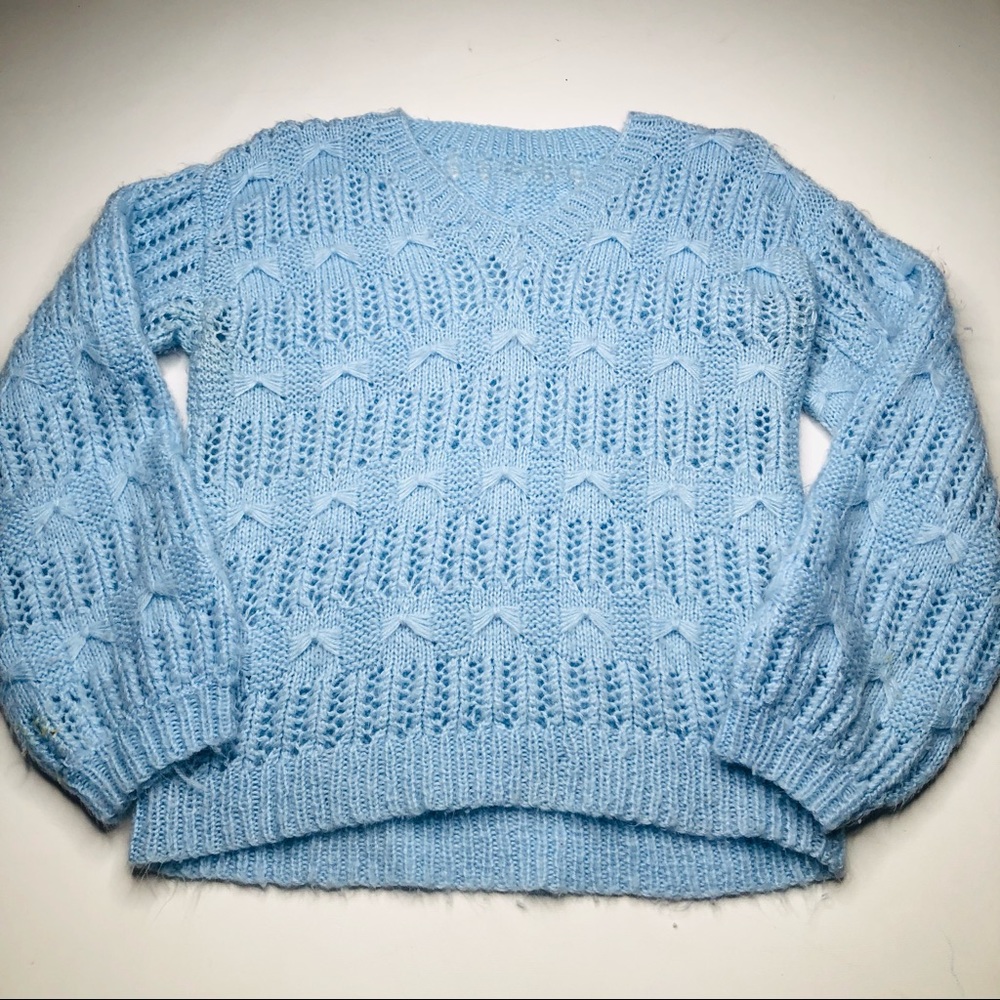 VTG 60s OOAK / Handmade Womens Light Blue Gap Knit Sweater V-Neck w/ Bow Pattern